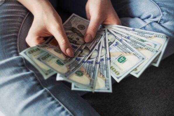 Inteligencia artificial aplicada a la inversión: gráficos financieros analizados por IA