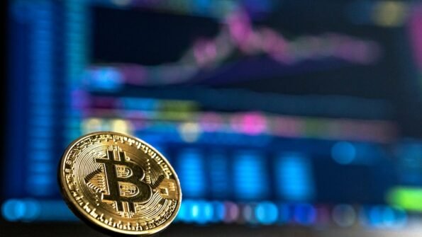 Red de bloques digitales conectados, ilustrando el dinero de bancos centrales en blockchain