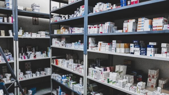 Registros médicos y farmacéuticos digitales, ilustrando el robo de datos confirmado por McKesson