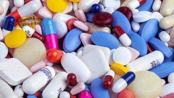 Datos médicos y farmacéuticos representando el ciberataque investigado por McKesson